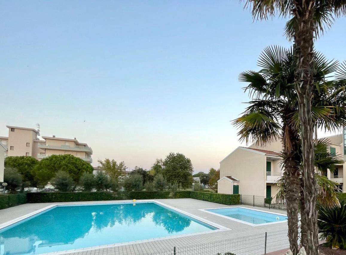 De Lux Swimming Pool, Parking, Garden *