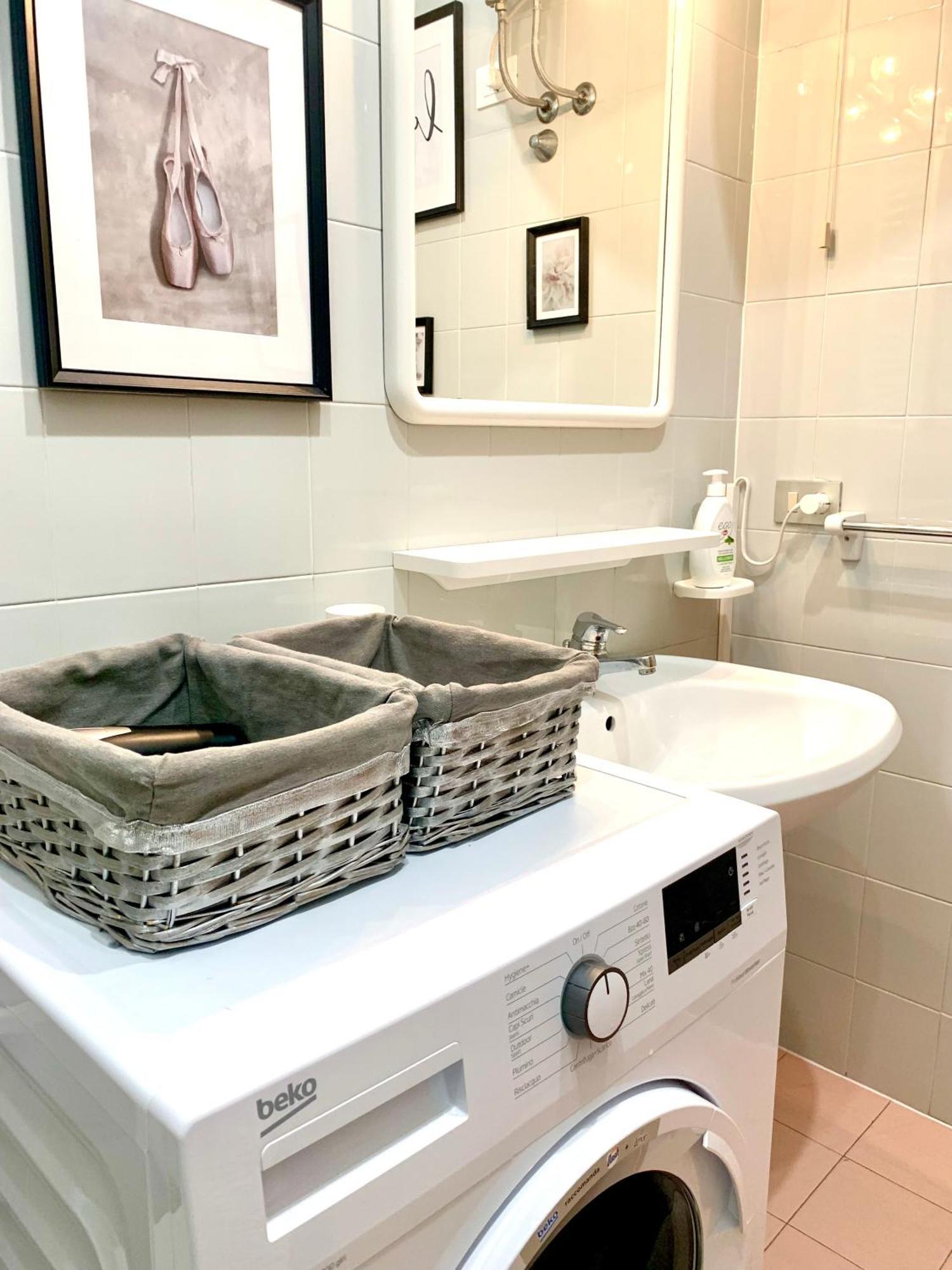 De Lux Swimming Pool, Parking, Garden Apartment *