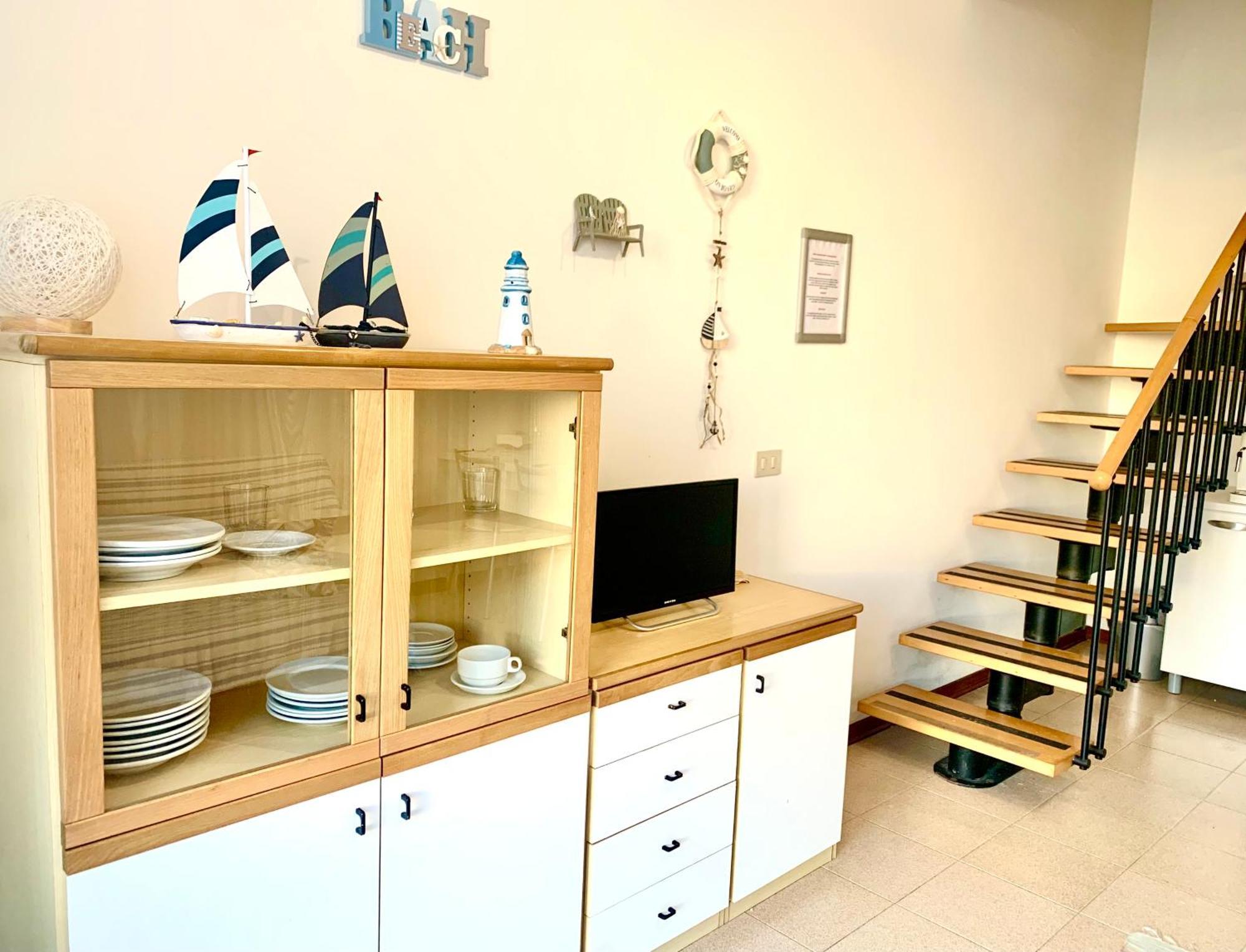 De Lux Swimming Pool, Parking, Garden
