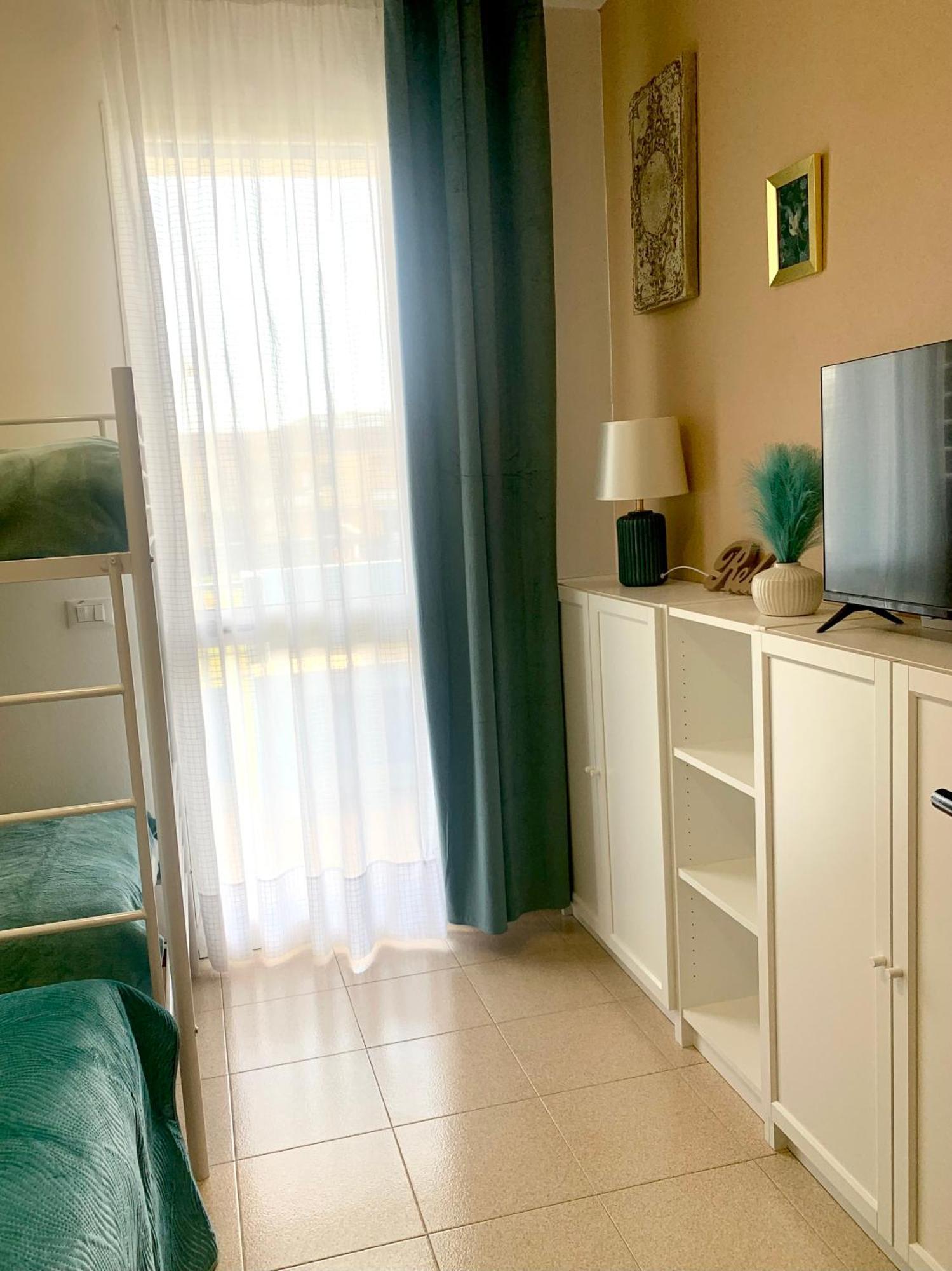De Lux Swimming Pool, Parking, Garden Apartment