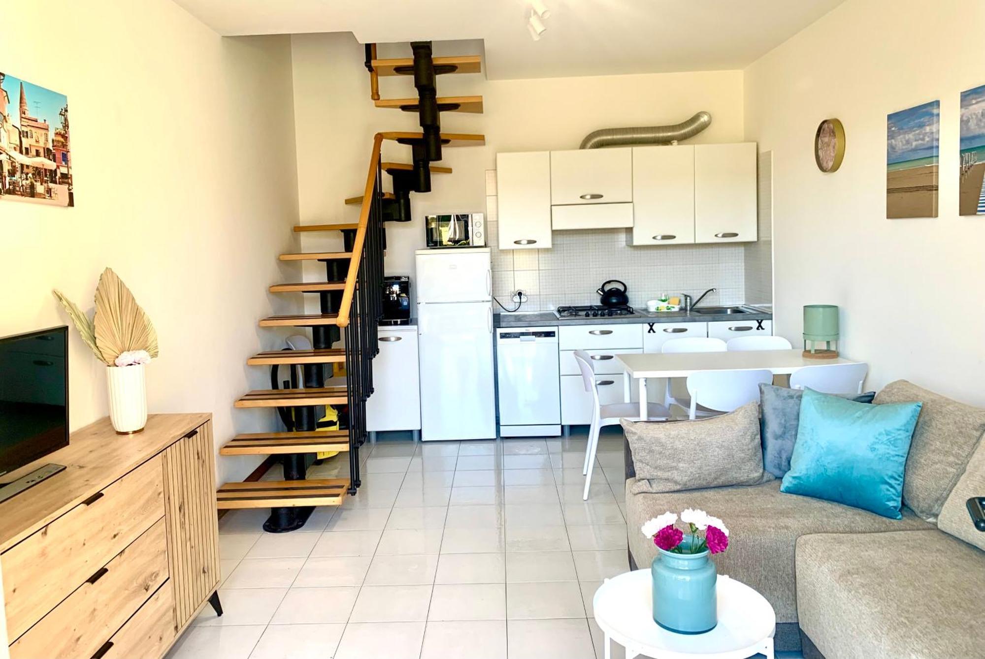 De Lux Swimming Pool, Parking, Garden Apartment *