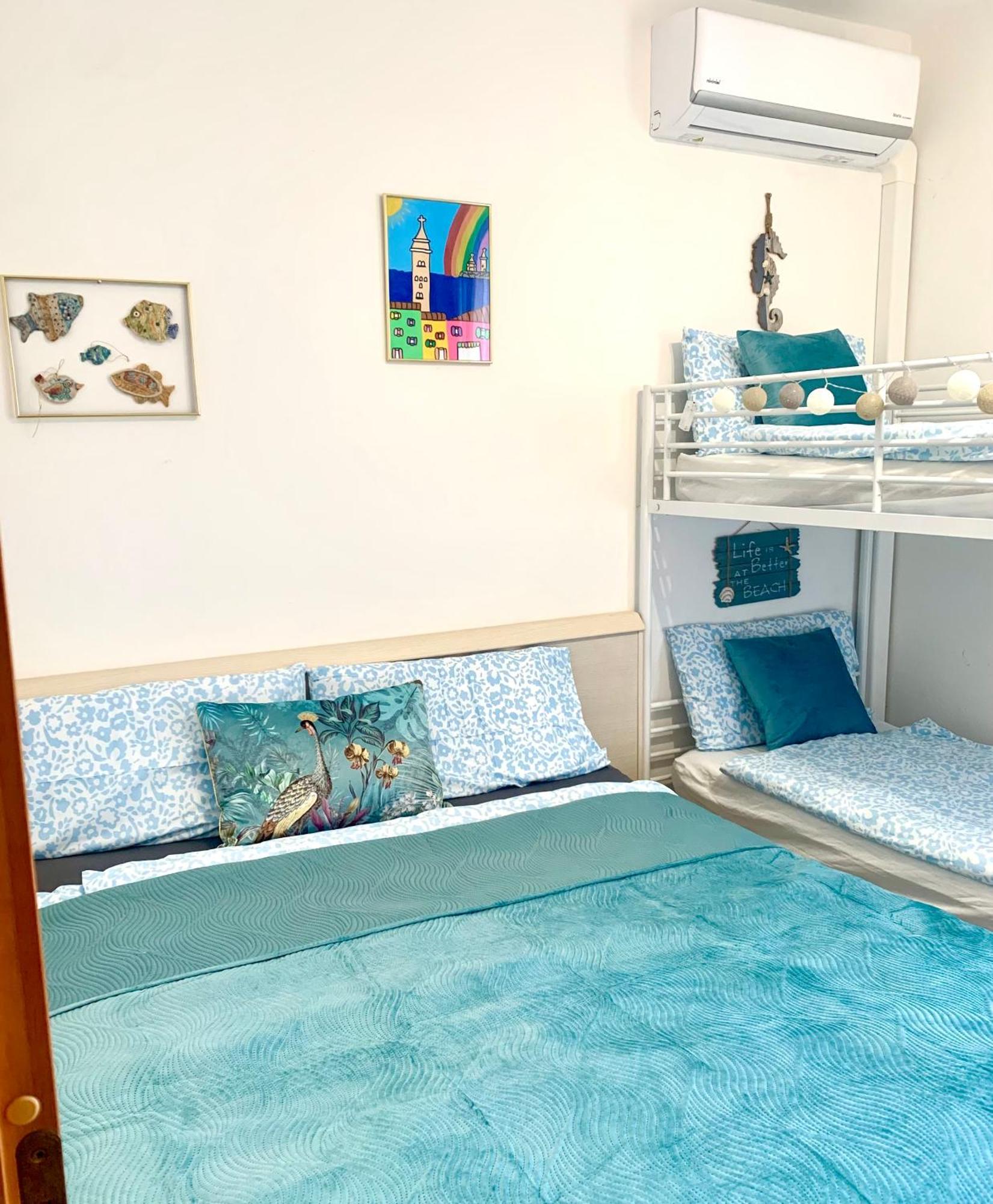 De Lux Swimming Pool, Parking, Garden